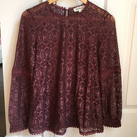 Francesca’s Listicle Top Size -S burgundy wine - Picture 4 of 8